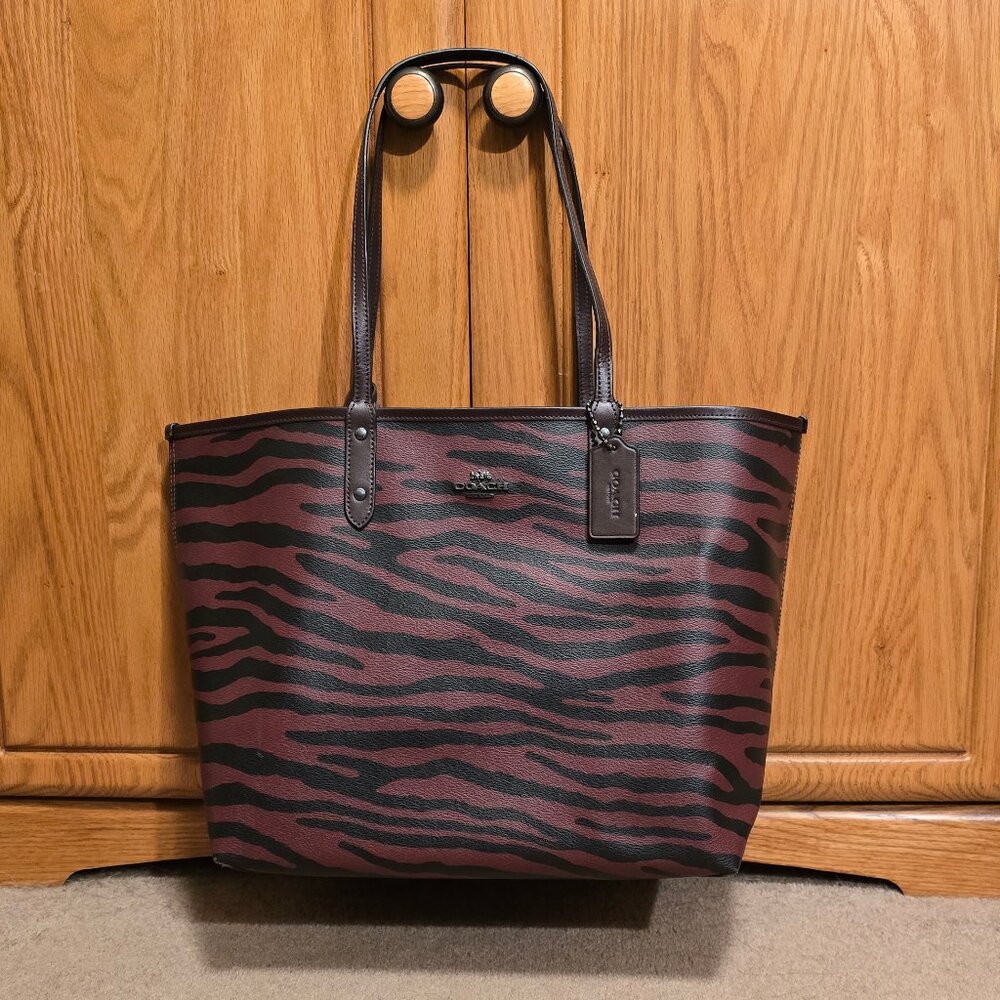 Coach Reversible City Tote  F37876